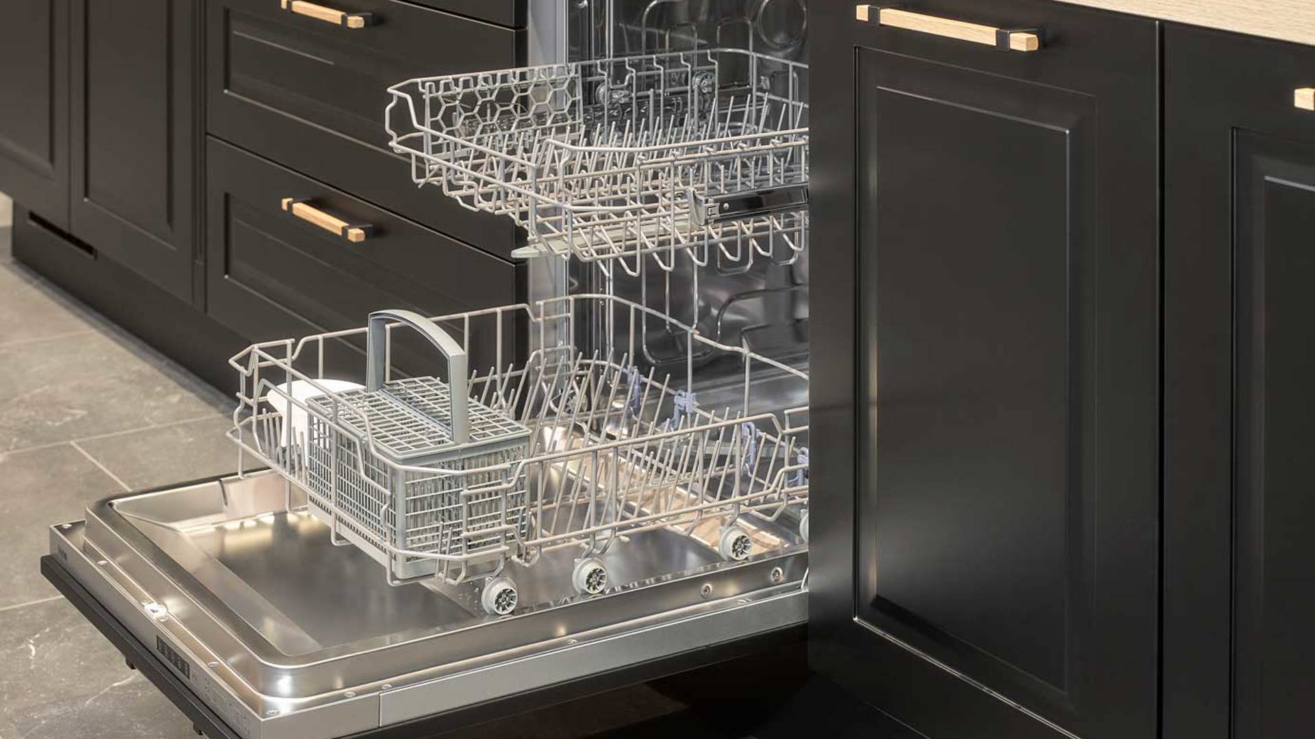 Landelijk zwarte keuken, vaatwasser