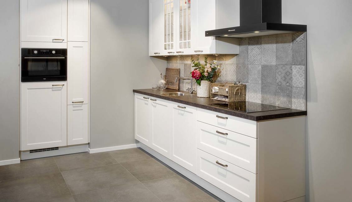 Landelijke witte keuken