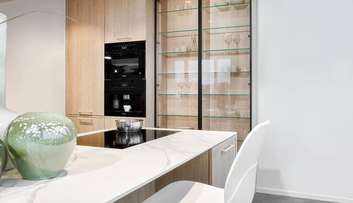 Luxe keuken met eiland, werkblad keramiek