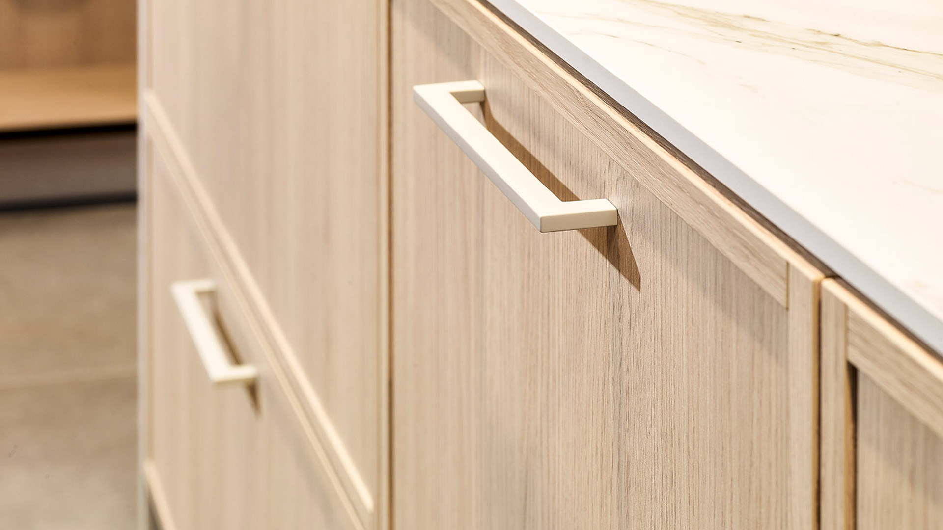Luxe keuken met eiland, front en greep