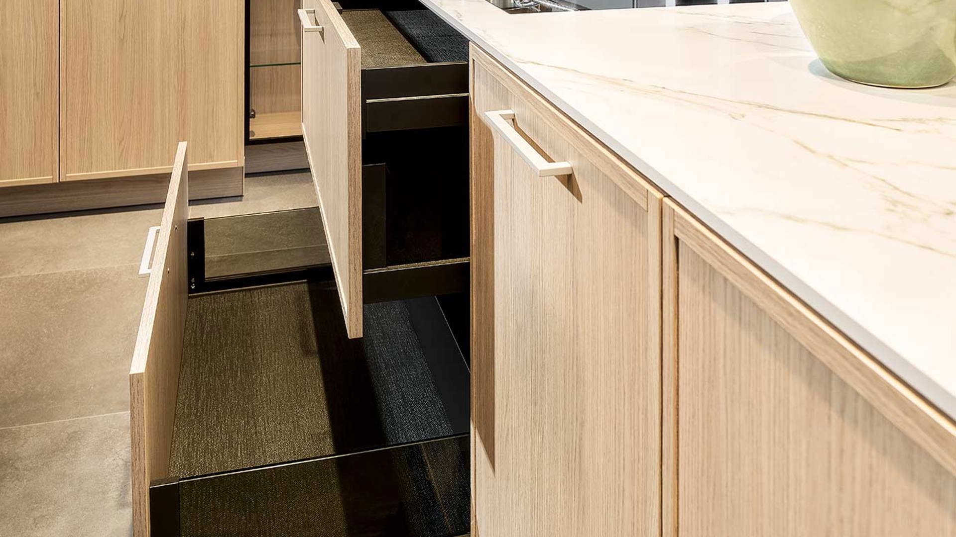 Luxe keuken met eiland, lades