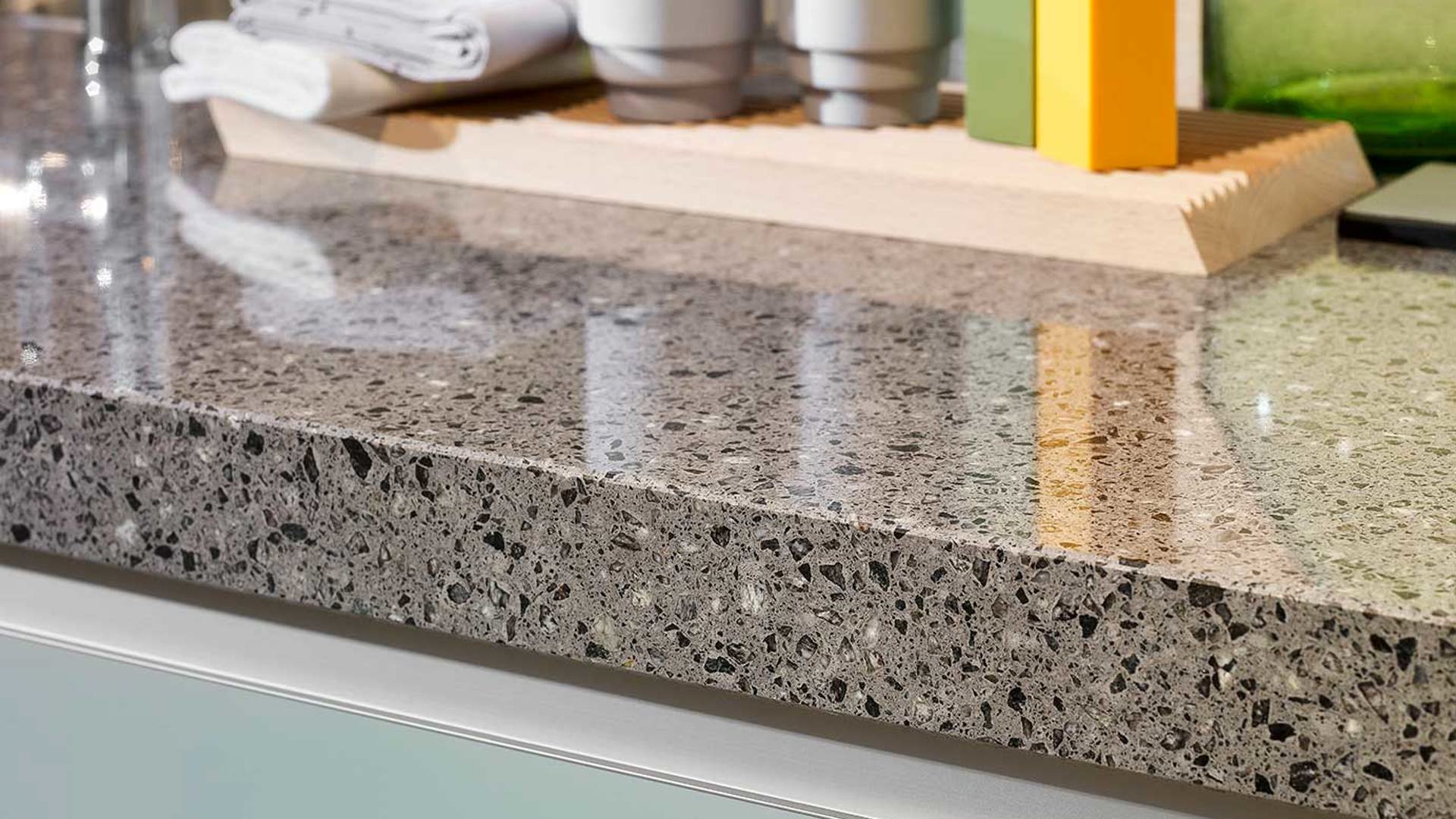 Moderne keuken met eiland, werkblad composiet