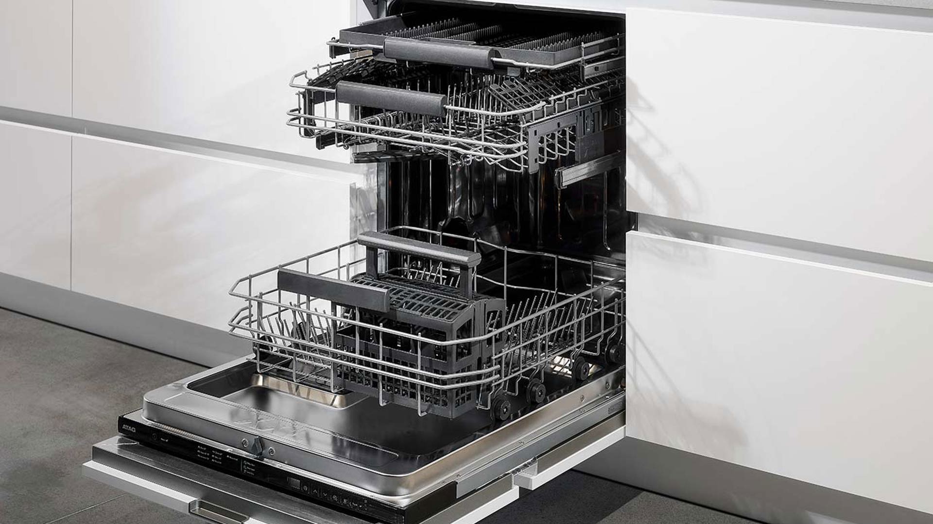 Moderne greeploze keuken, vaatwasser