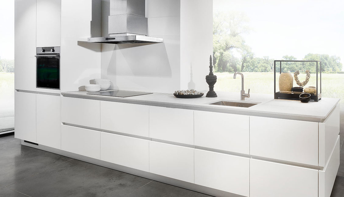 Moderne greeploze keuken wit