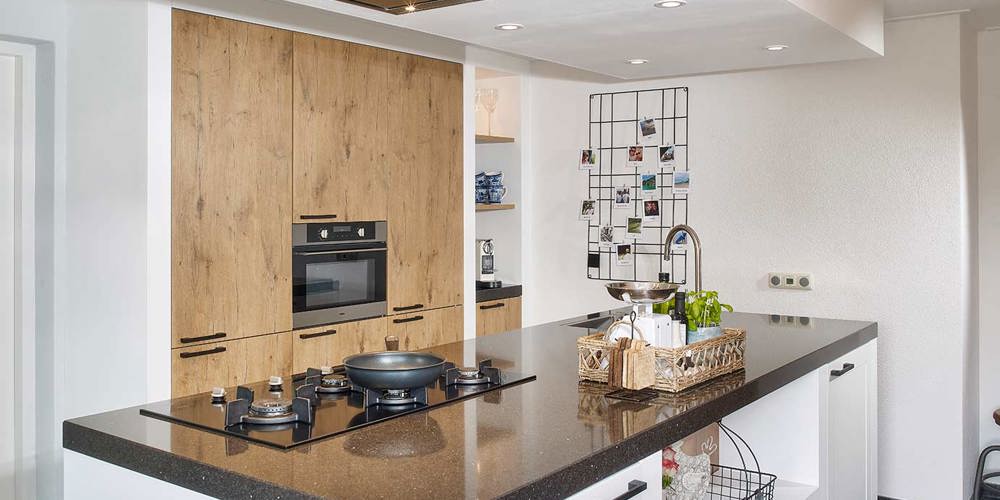 6 Landelijke keuken met eiland Hengelo