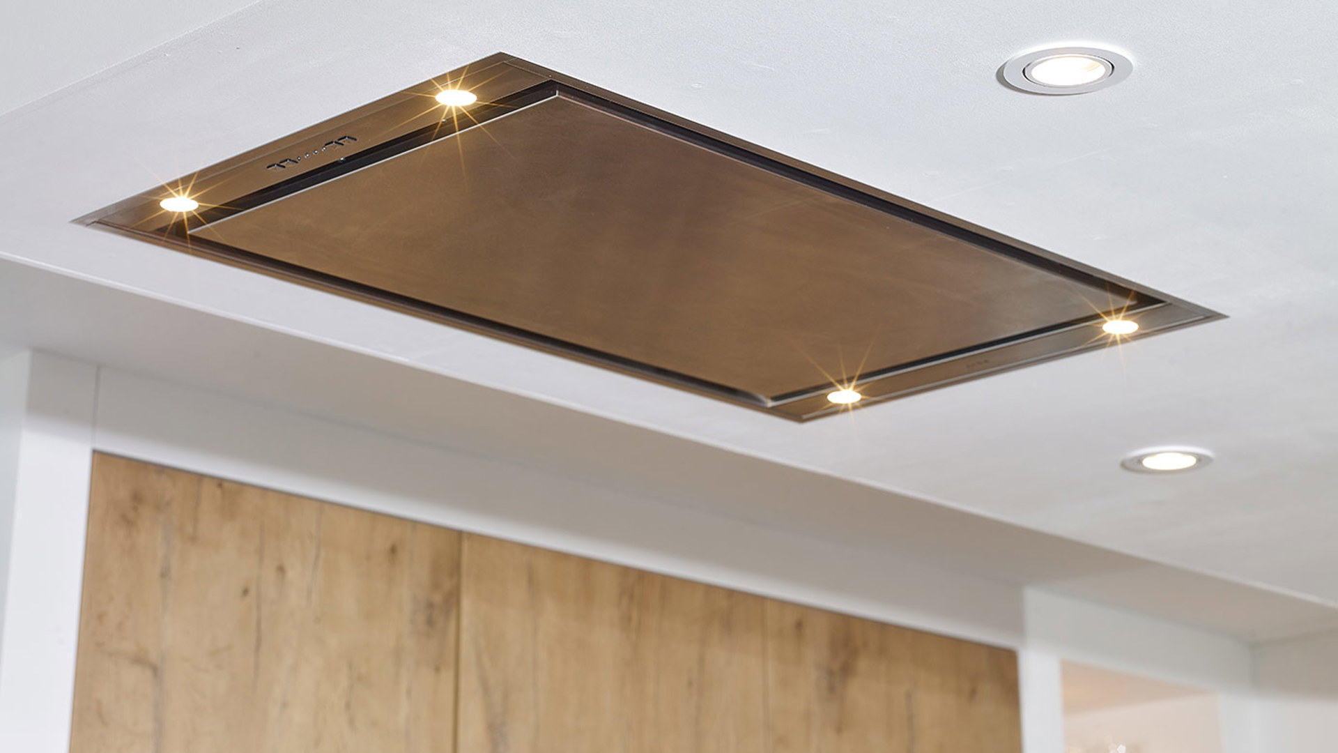 Landelijke keuken met eiland Hengelo, plafond afzuigkap