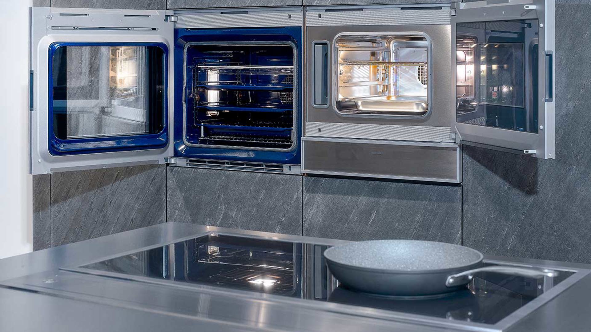 Zwarte design keuken, apparatuur Gaggenau