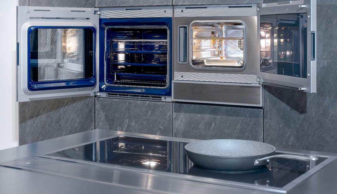 Zwarte design keuken, apparatuur Gaggenau