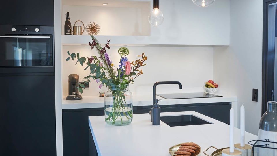 Moderne apparatuur, matzwart design