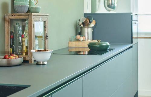 Moderne groene keuken Mijdrecht, fenix werkblad