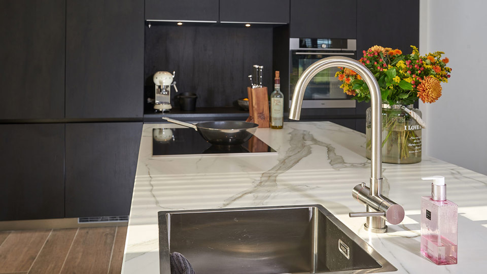 Natuurlijke materialen in design keuken