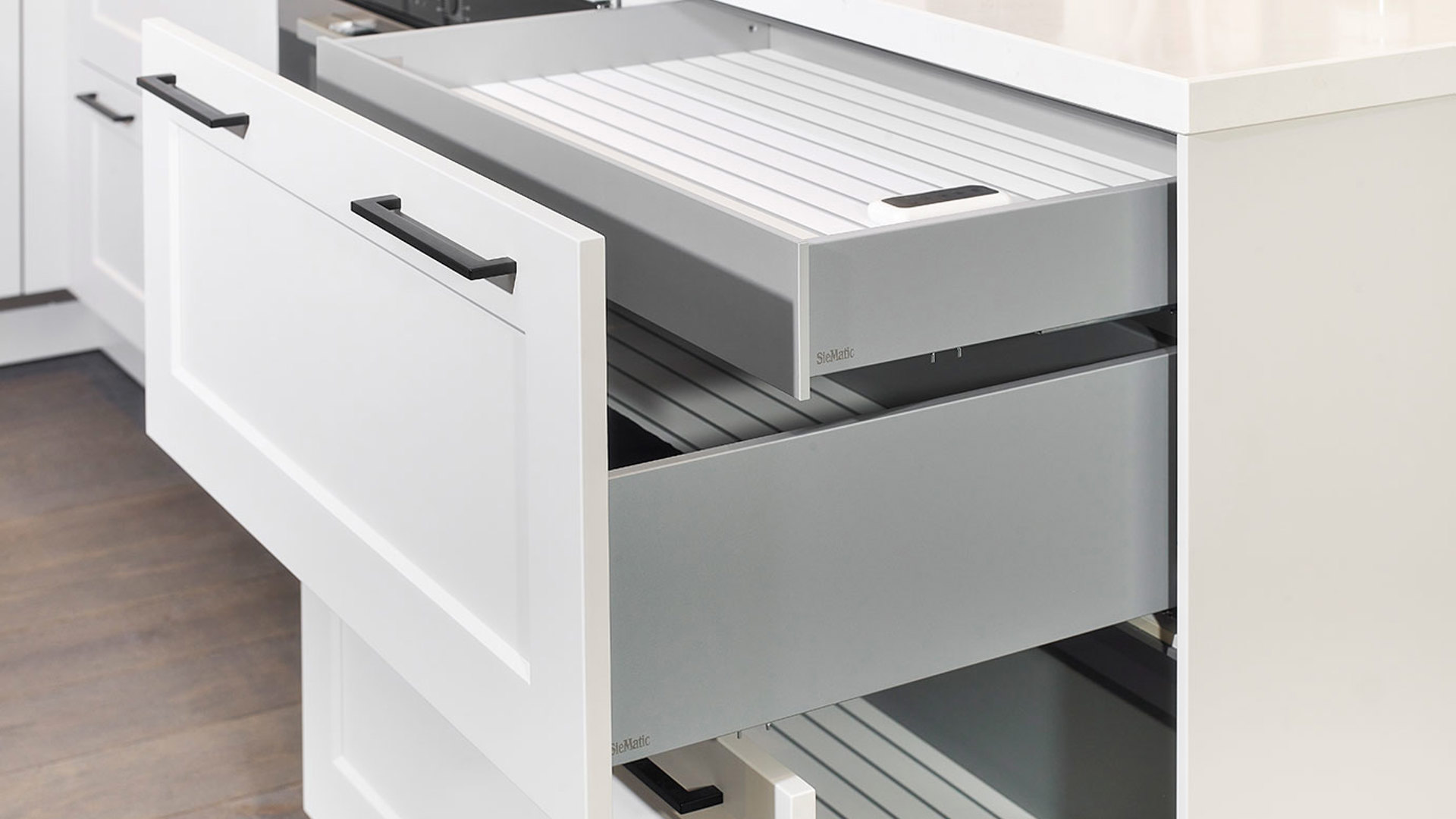 Witte Siematic keuken, lade met binnenlade