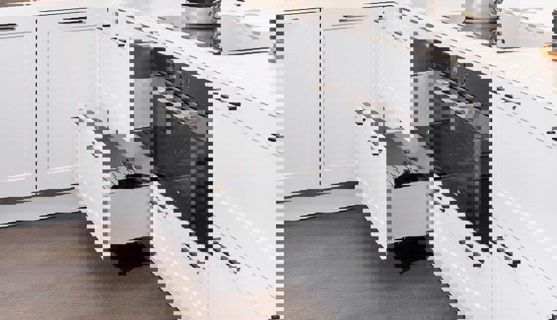 Witte Siematic keuken, brede lades