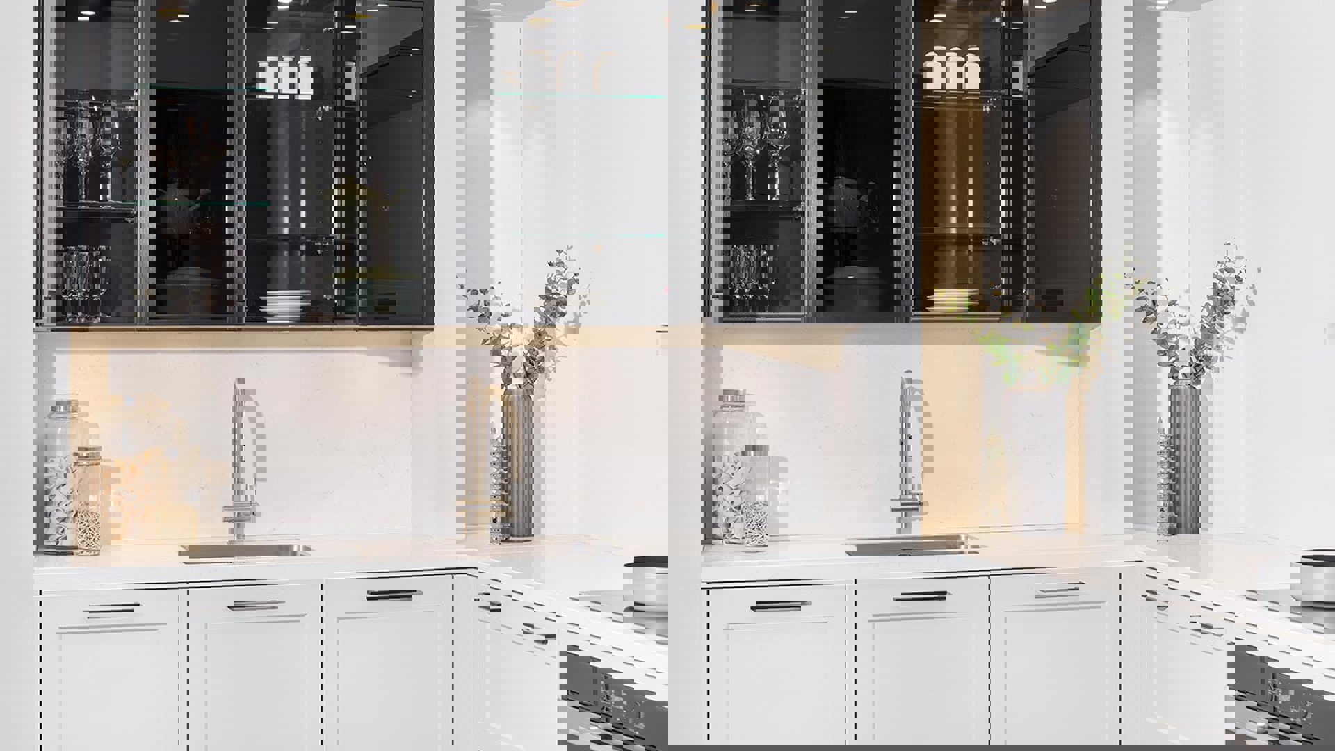 Witte Siematic keuken, bovenkasten