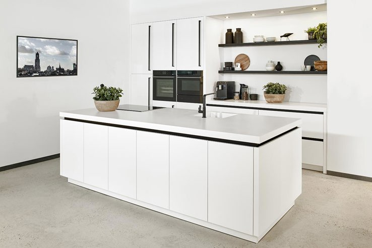 Witte keuken: gevoel rust ruimte. u
