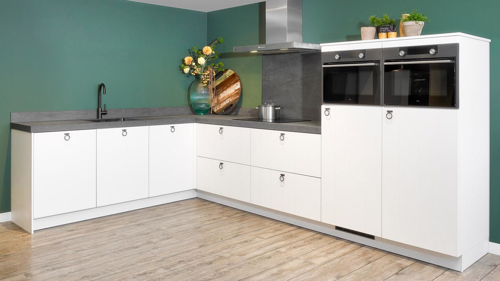 Witte hoekkeuken modern landelijk