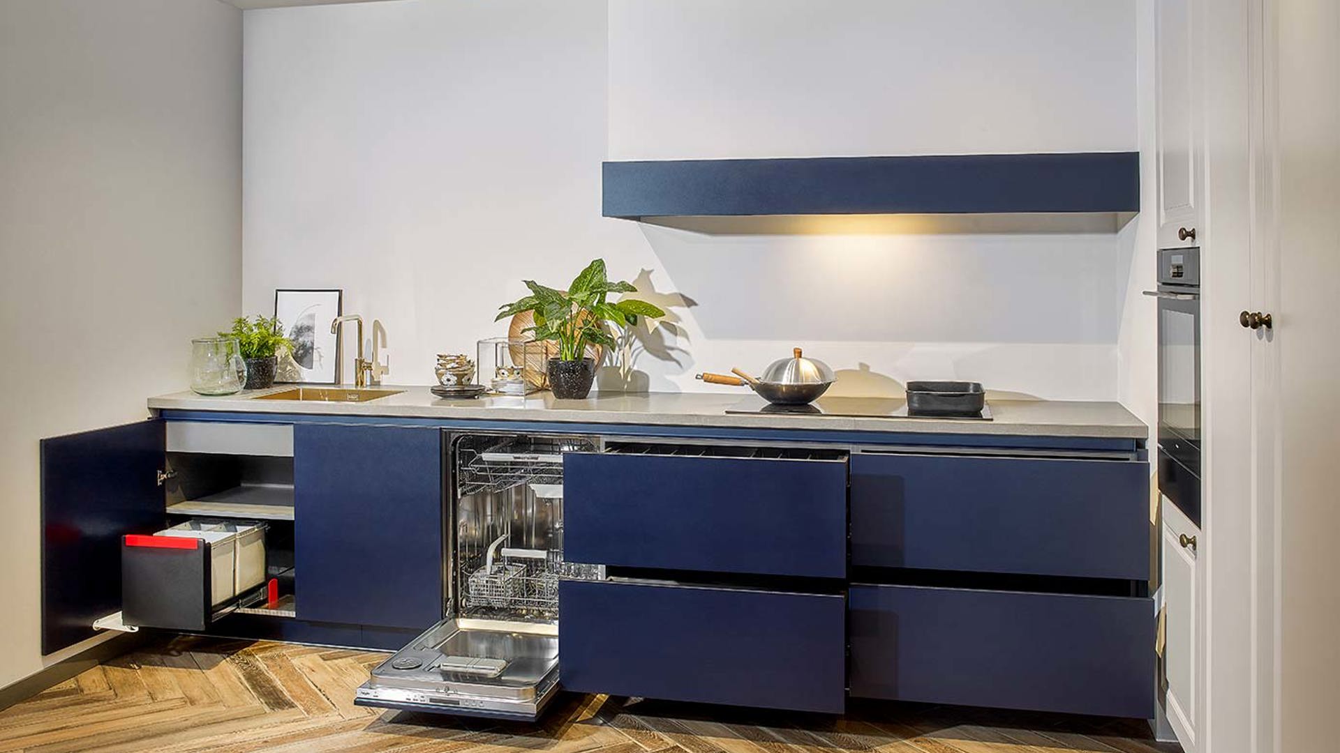 Blauwe greeploze keuken