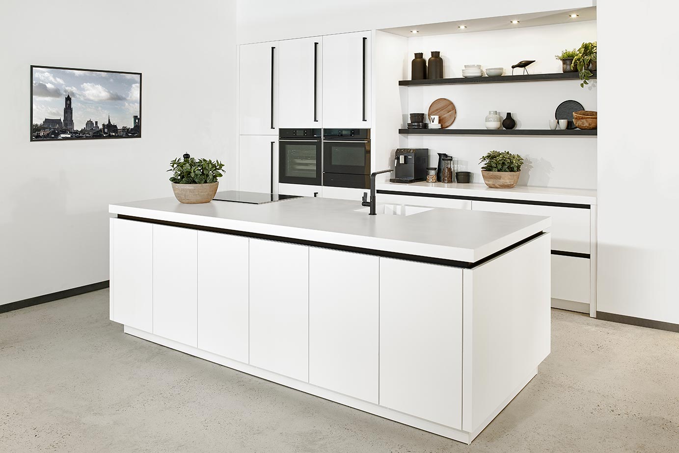 Moderne greeploze keuken met eiland