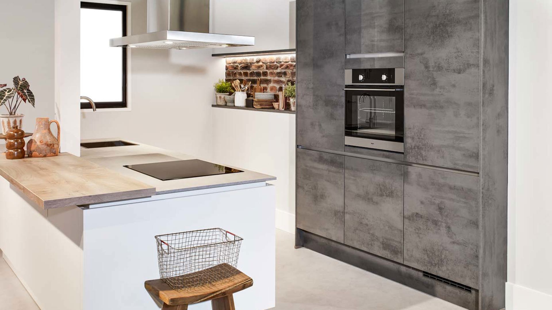 Grijs witte keuken greeploos