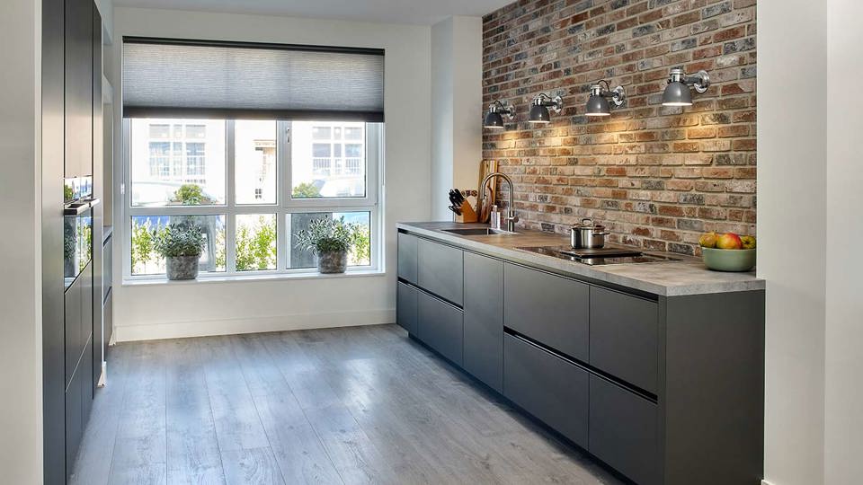Parallelle greeploze keuken in zwart