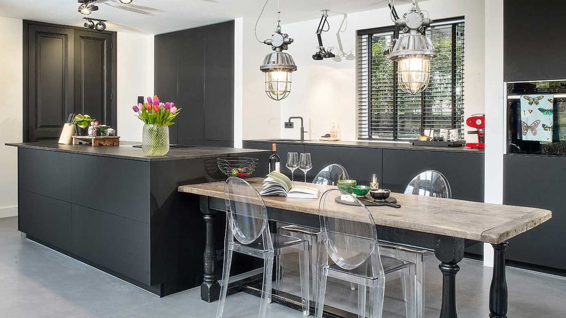 Luxe keuken greeploos in matzwart