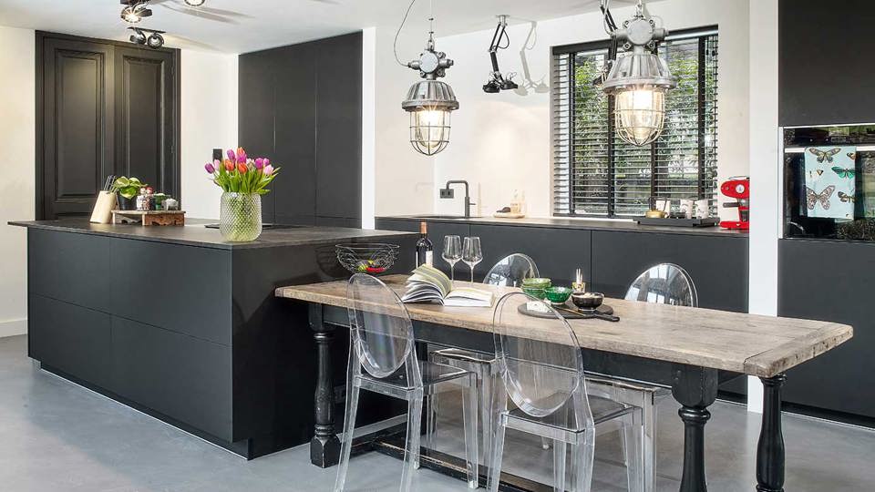 Luxe keuken greeploos in matzwart