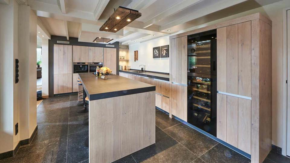 Luxe greeploze keuken met eiland