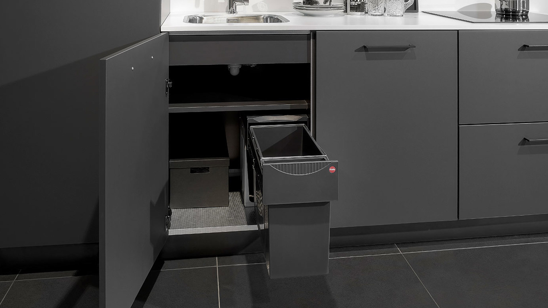 Kleine zwarte keuken, afvalemmer
