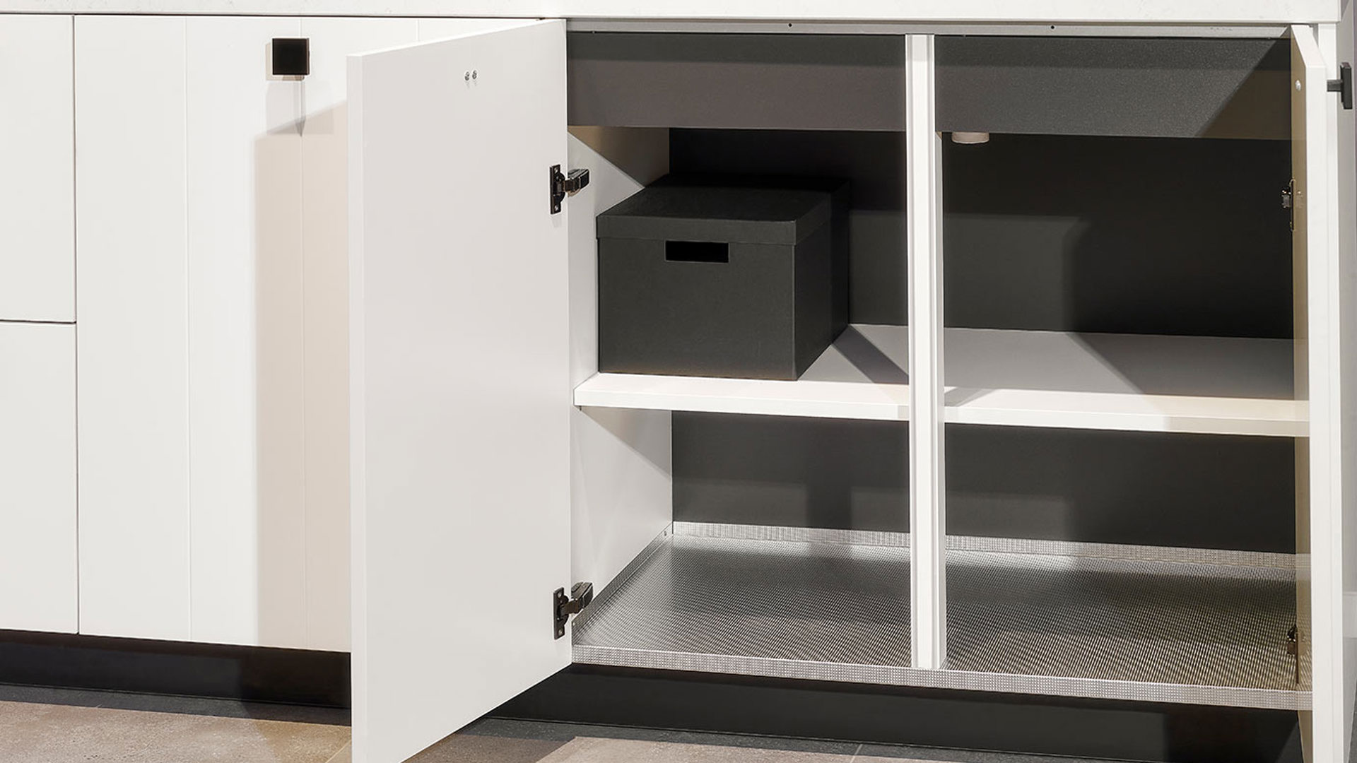 Modern landelijke keuken, spoelkast met bodemplaat