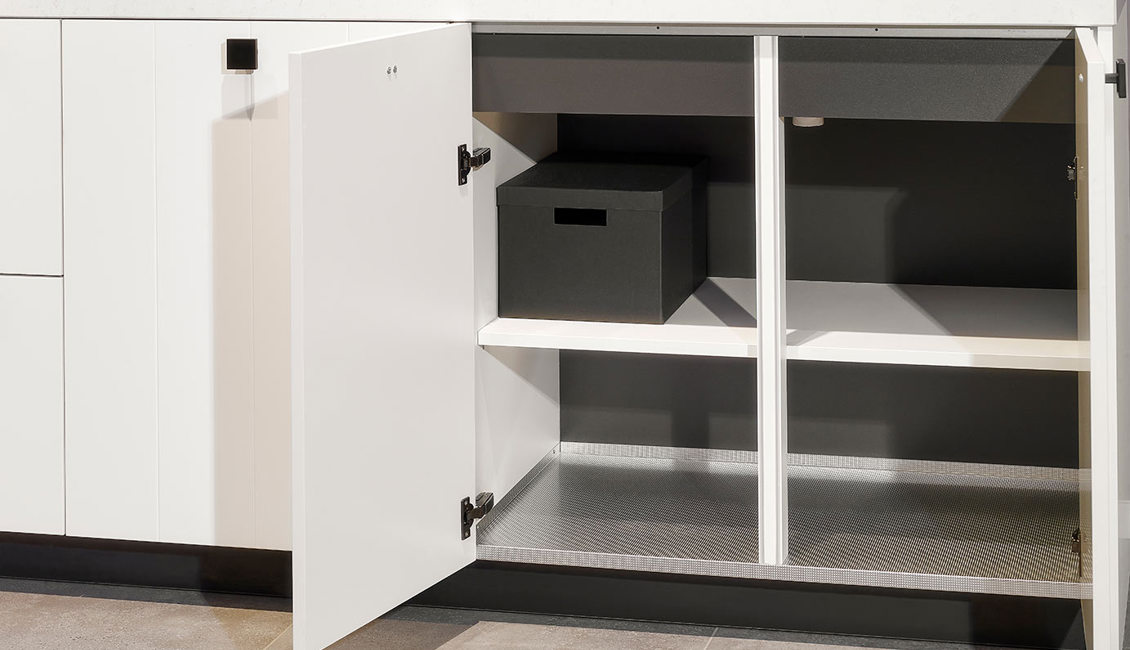 Modern landelijke keuken, spoelkast met bodemplaat