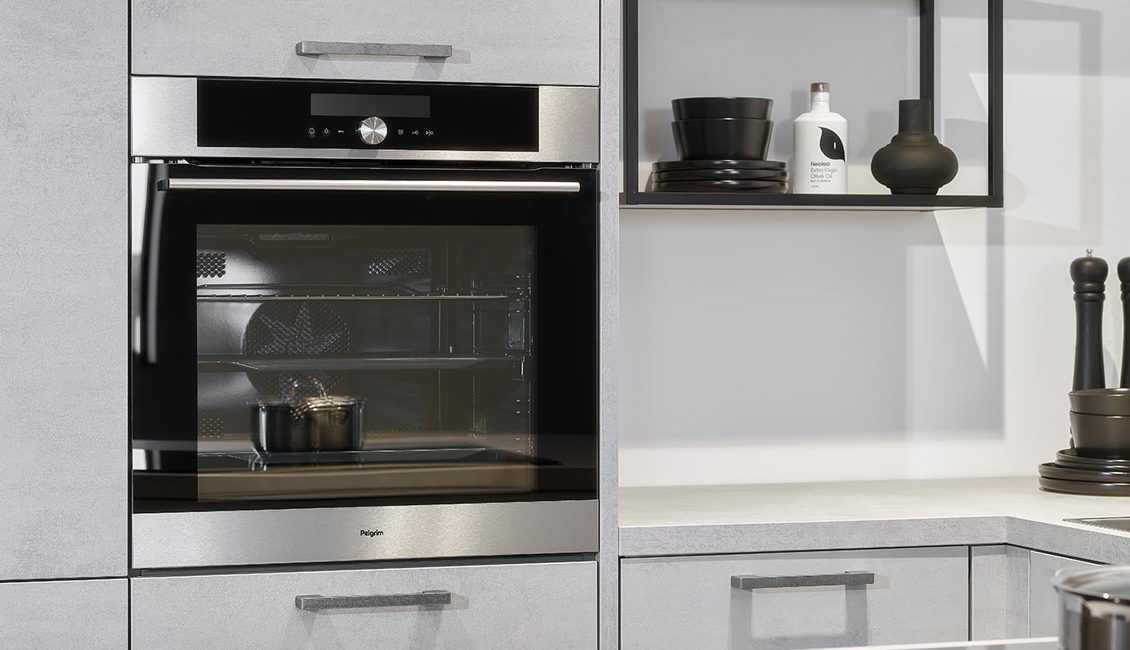Grijze u-keuken, oven