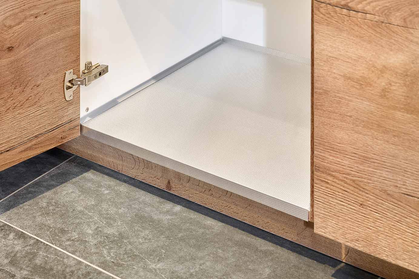 9  Moderne houten keuken, spoelkast met bodemplaat