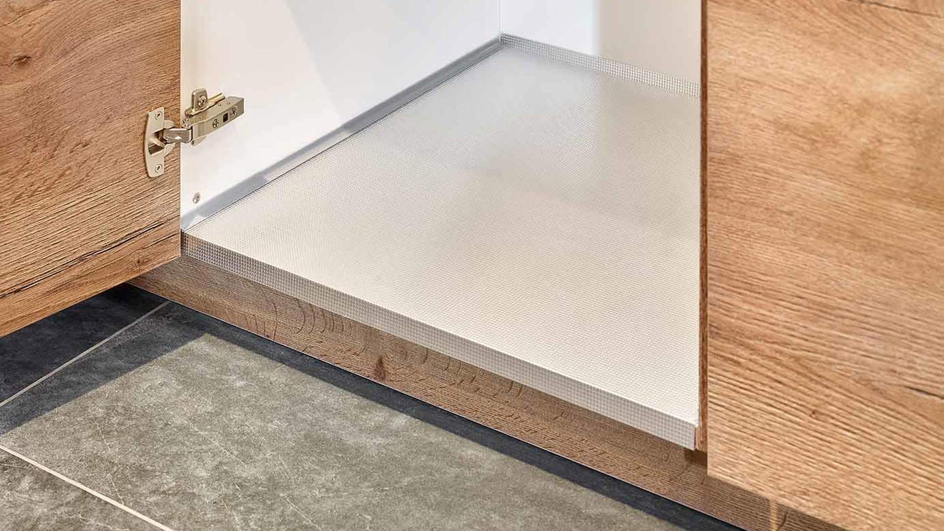  Moderne houten keuken, spoelkast met bodemplaat