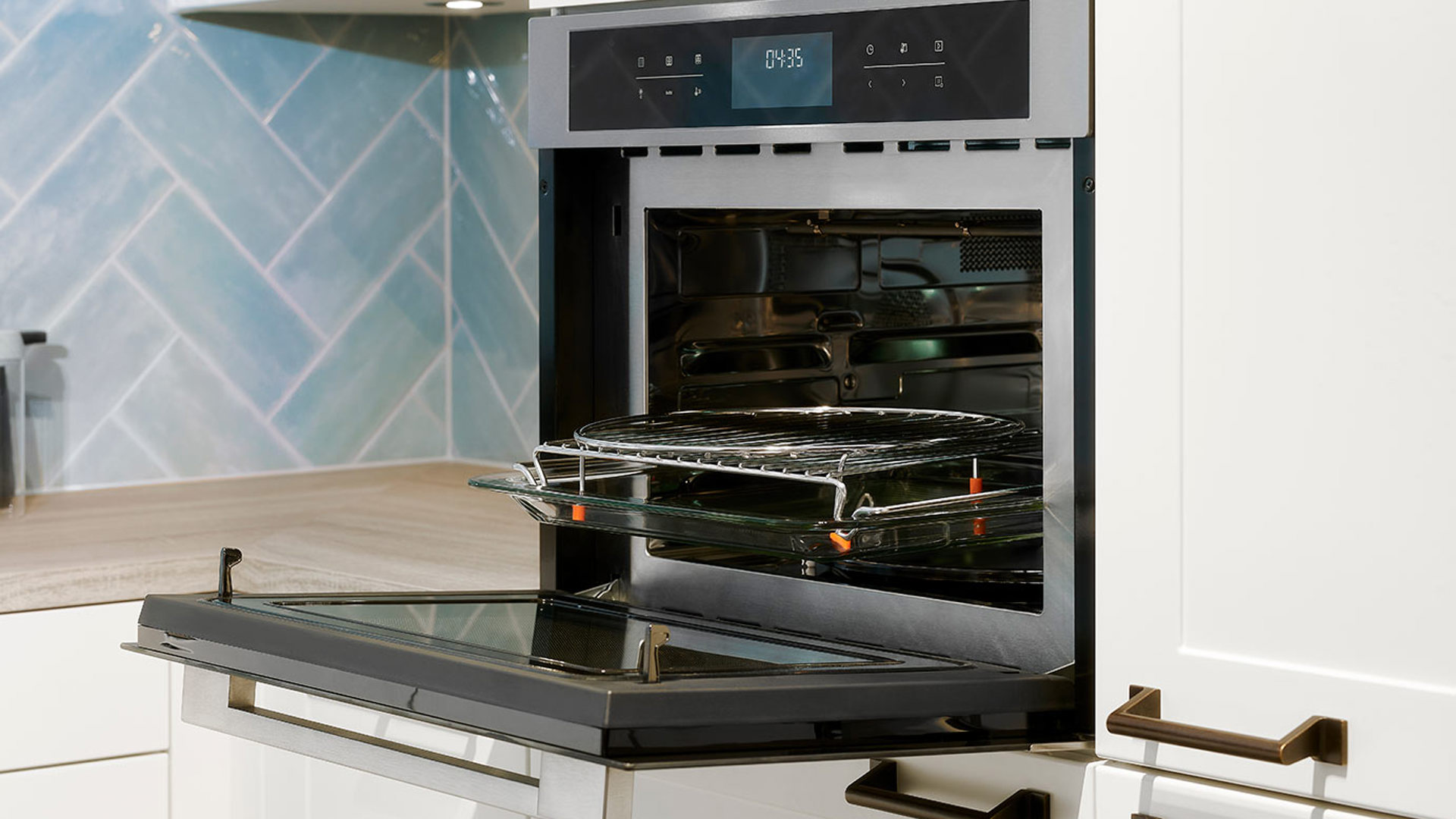 Witte u-keuken, oven
