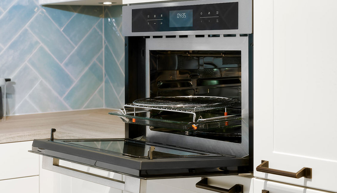 Witte u-keuken, oven