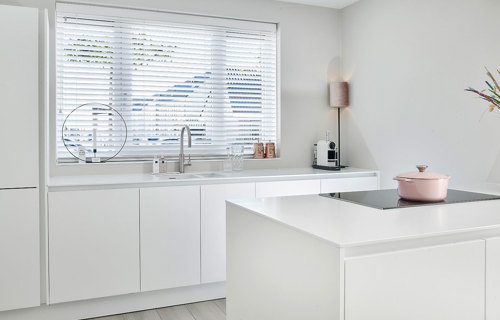 Moderne witte keuken Urk