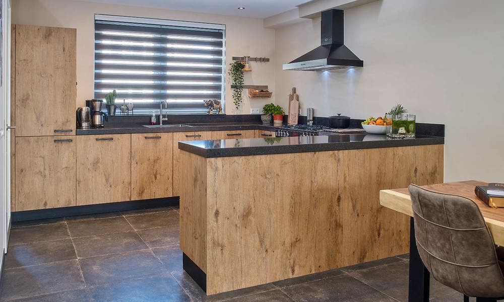 Houten u-keuken Urk