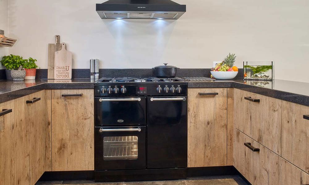 Houten u-keuken Urk, Belling fornuis