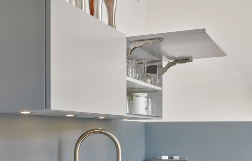 Moderne grijze keuken Nunspeet, bovenkasten