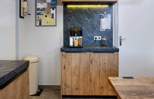 Houten hoekkeuken Bergen op Zoom, koffiehoek