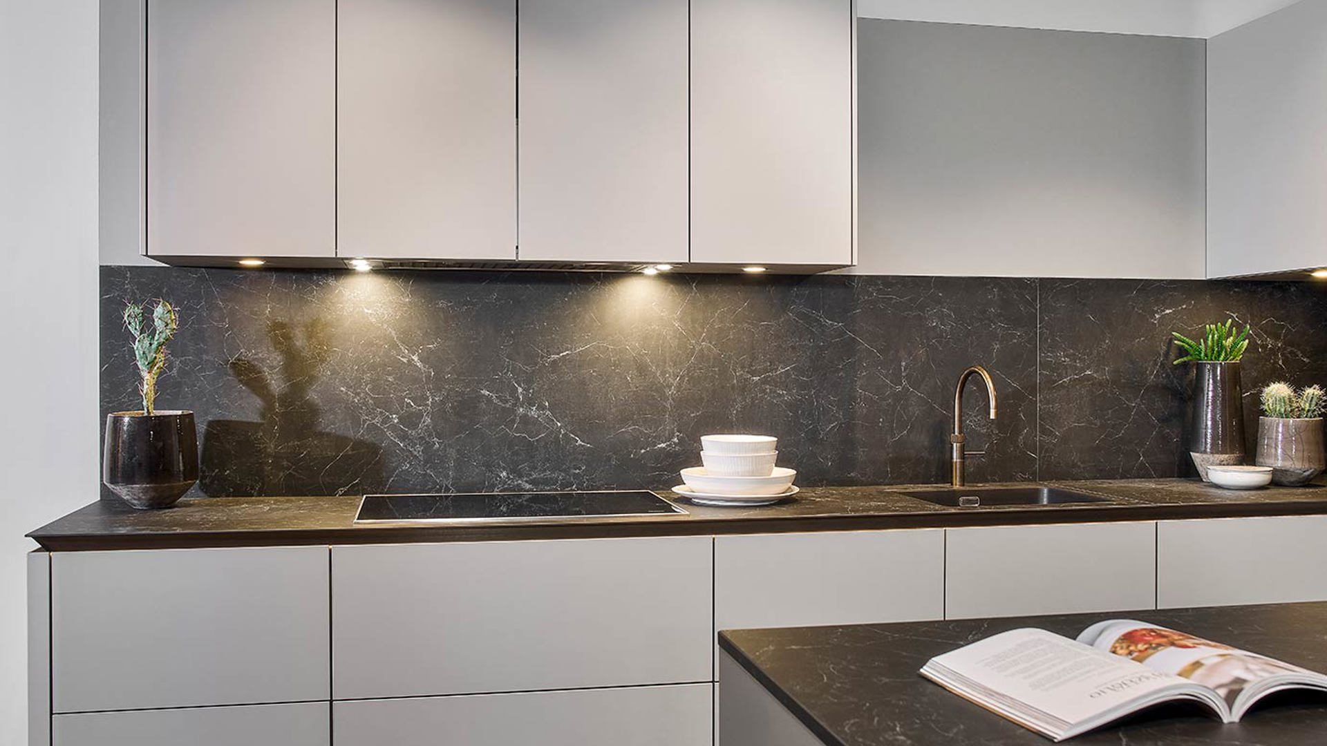 SieMatic SLX bovenkasten grijs met eiland