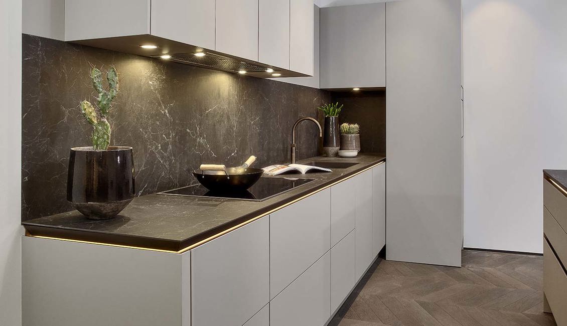 Grijze SieMatic SLX hoekkeuken 