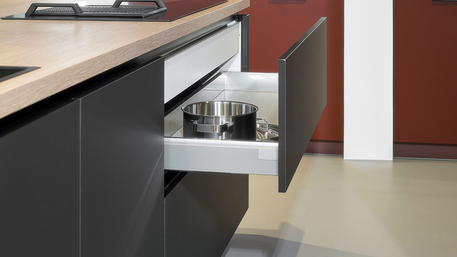 Moderne keuken met eiland 