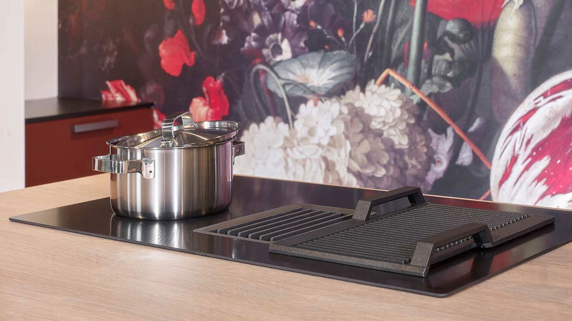 Moderne keuken met Pelgrim kookplaat in kookeiland