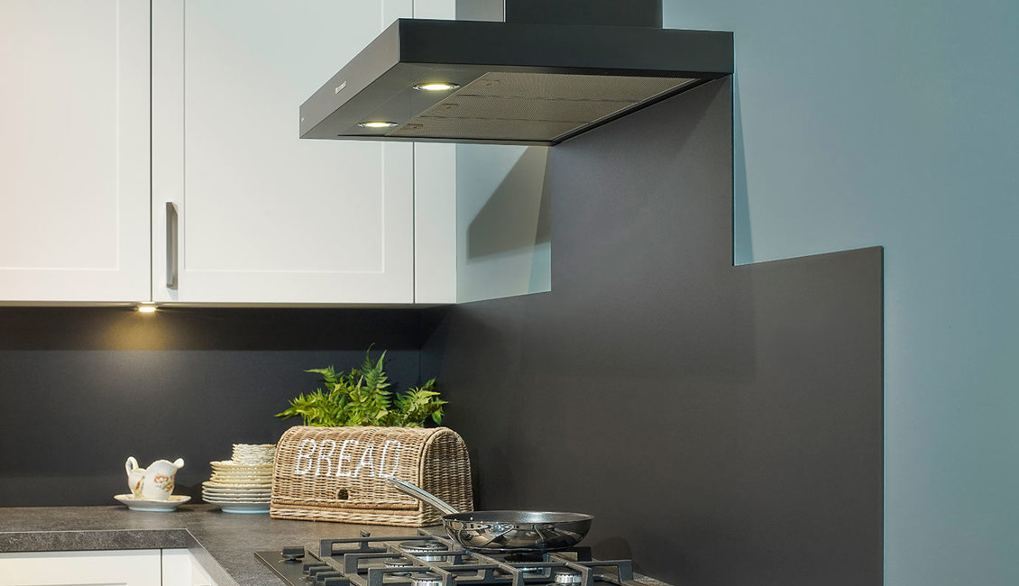 Witte tijdloze keuken, Bokmerk achterwand