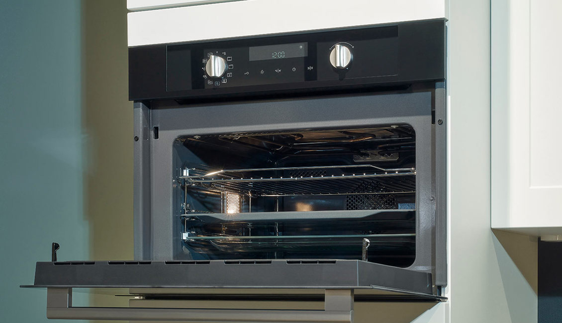 Witte tijdloze keuken, oven