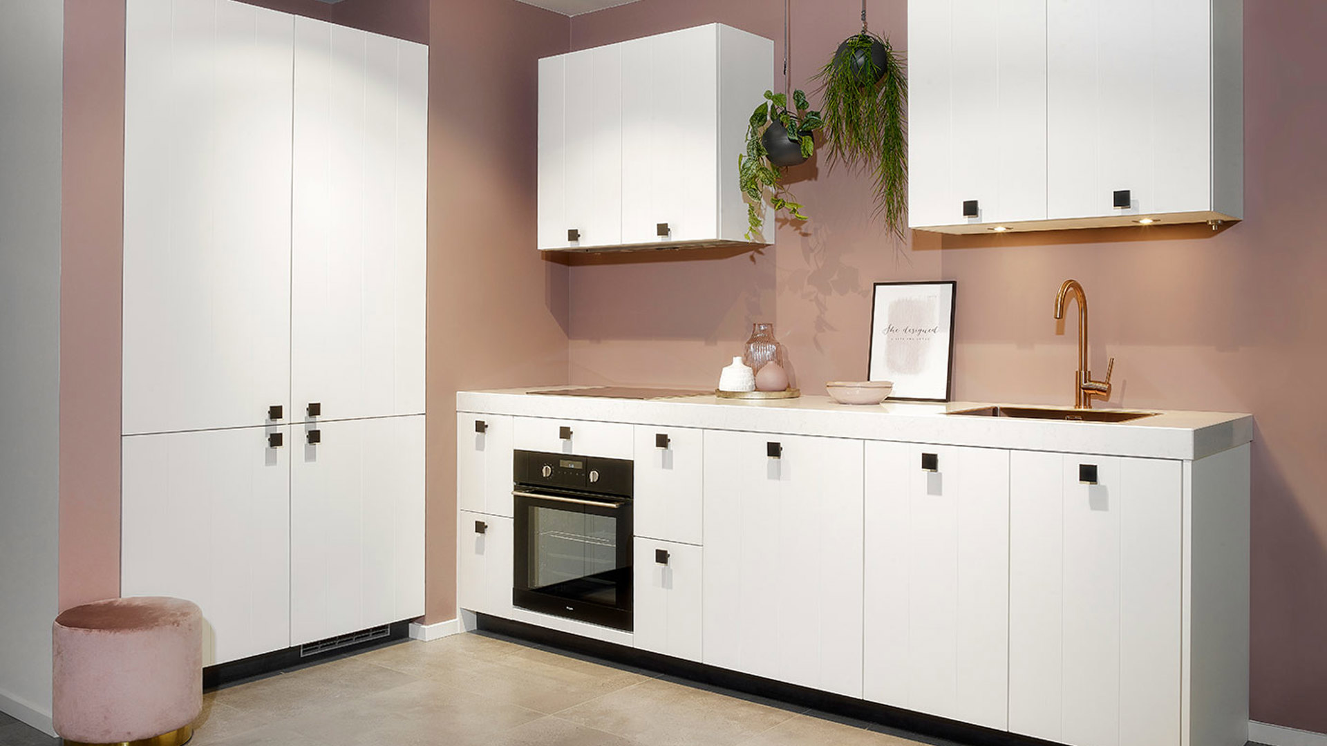 Witte keuken: gevoel rust ruimte. u
