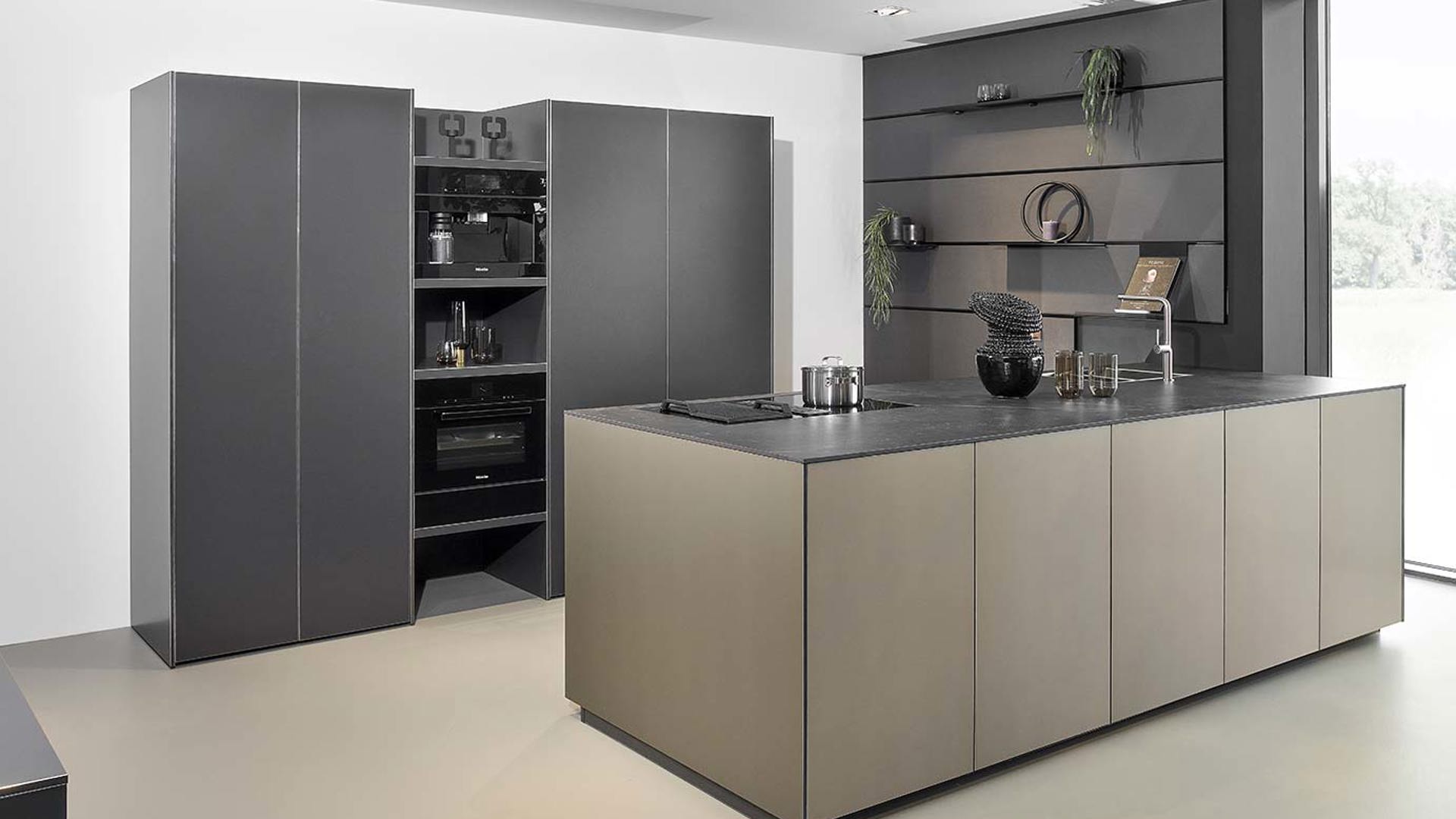 Luxe greeploze keuken met eiland