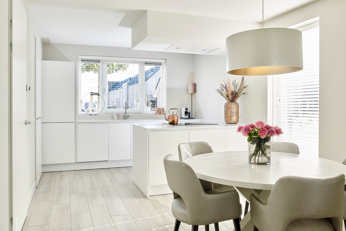 Wit moderne keuken compleet in Scandinavische stijl