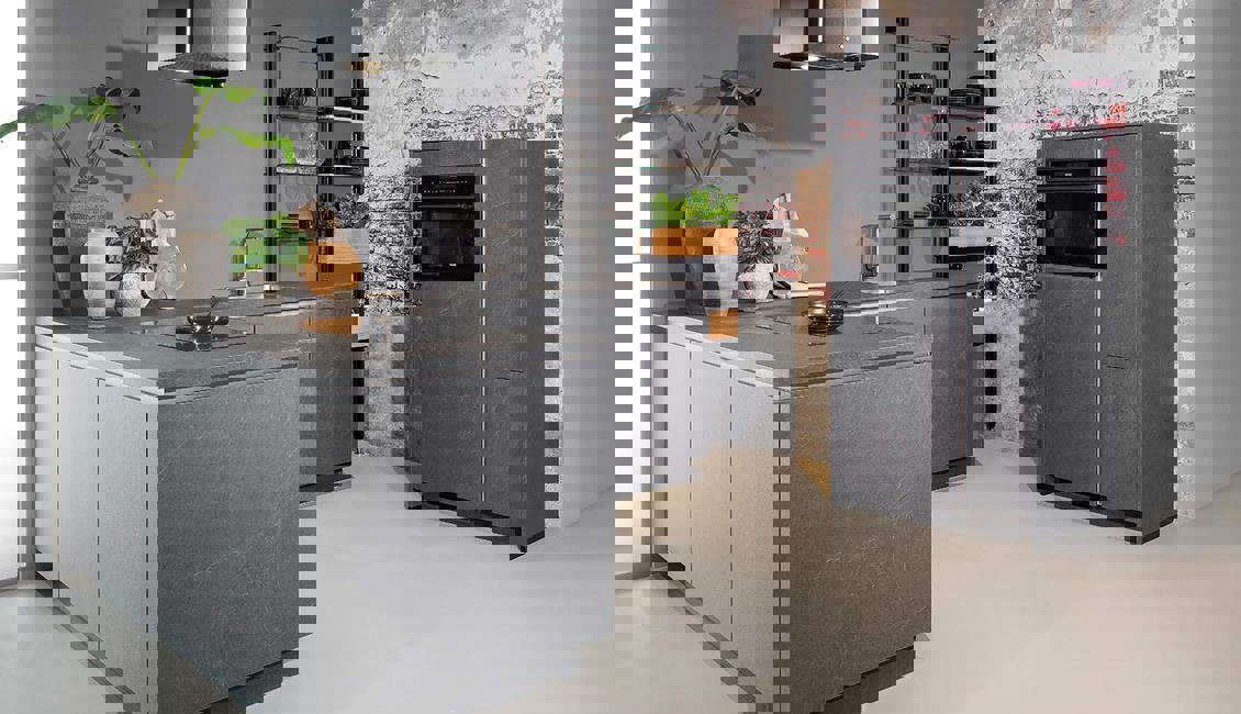 Moderne grijze hoekkeuken, leisteen
